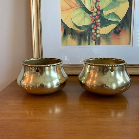 Beautiful Vintage Brass Bowl Wall Pocket Planters Set of 2 with some patina - Picture 2 of 5